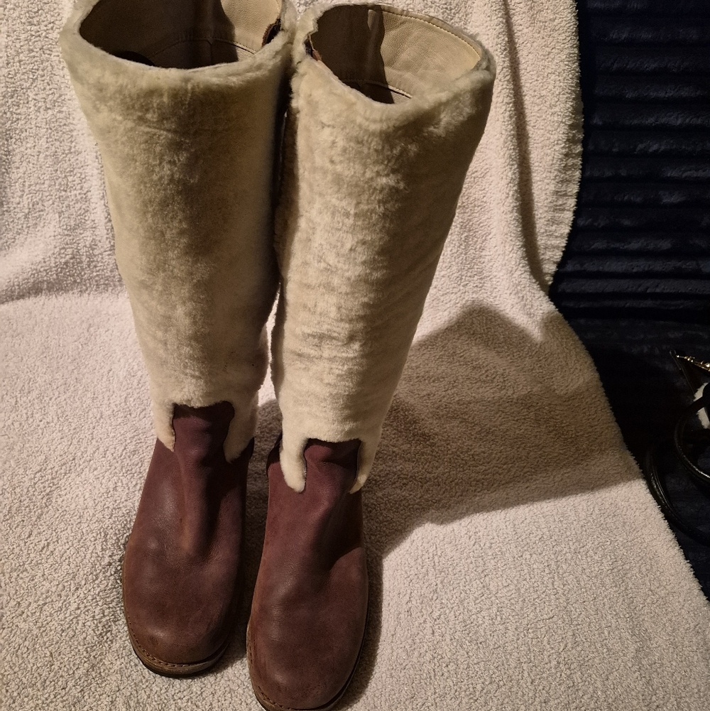 UGG Australia SN5512 Tall Shearling-Lined Leather Boots – Brown – Size 6.5